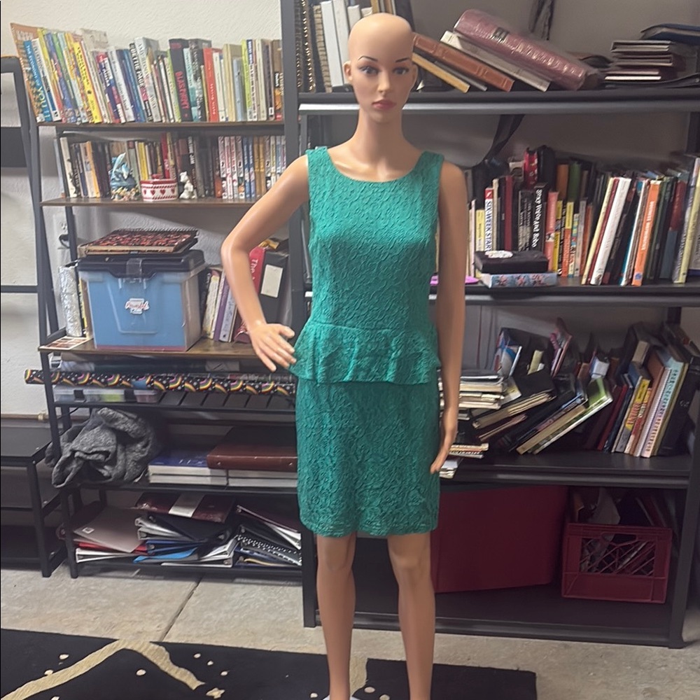 B. Smart Turquoise Lace Peplum Dress 👗 8